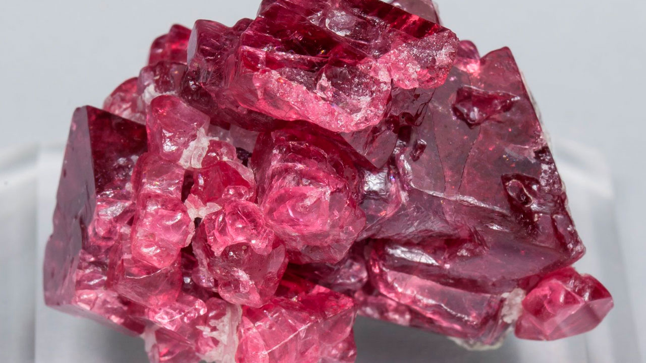 Espinela carmesí (Crimson Spinel)