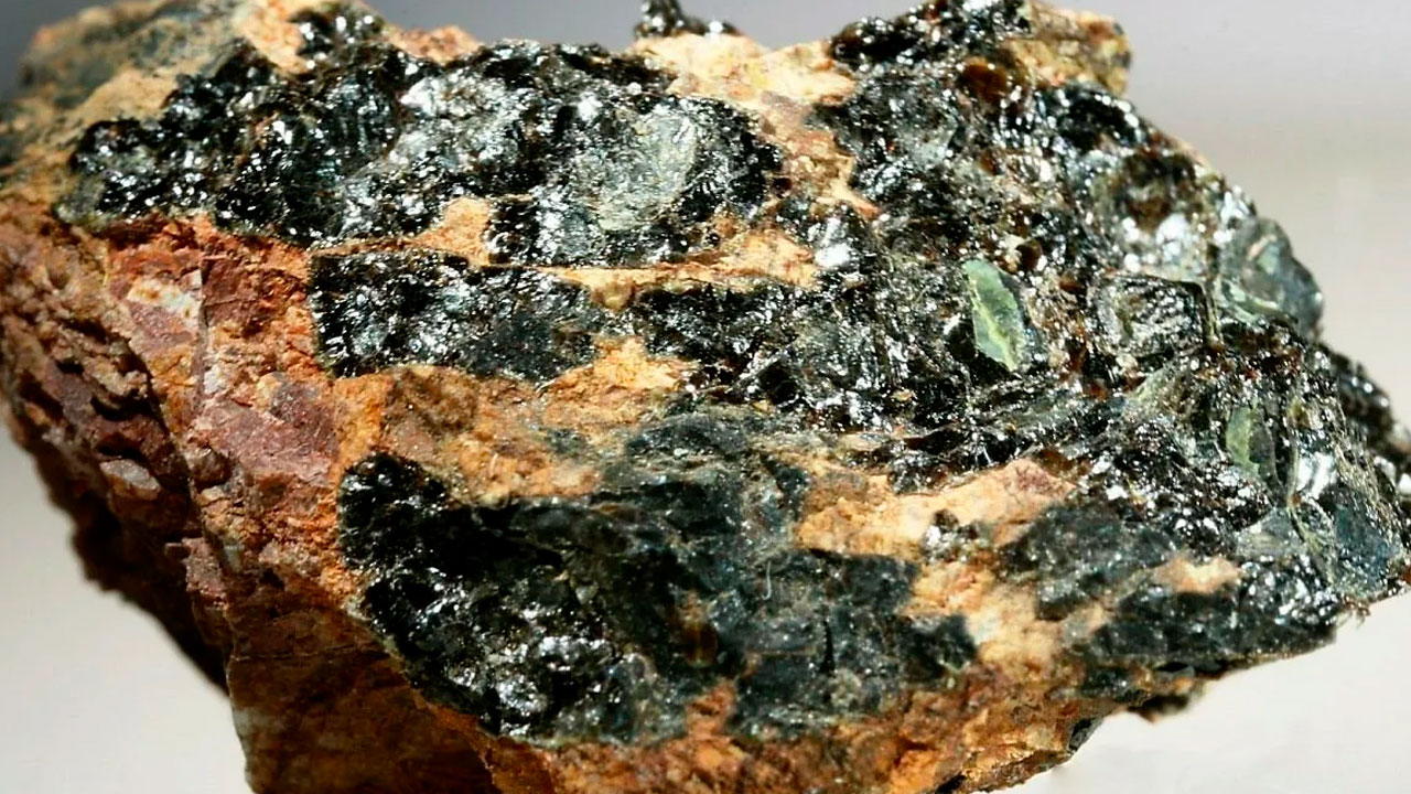 Samarskita (Samarskite)